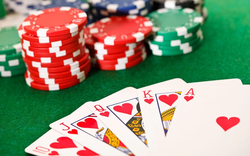 Bài Poker đòi hỏi tư duy tốt để dành chiến thắng