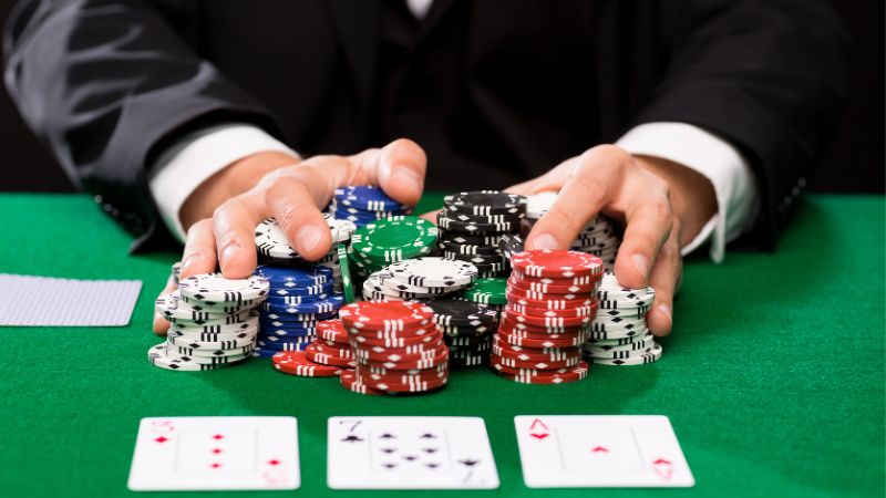 Tổng quan về trò đánh bài Poker trực tuyến. 